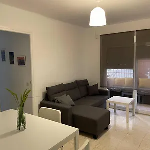 Renovated And Newly Furnished 3 Bedroom Apartamento