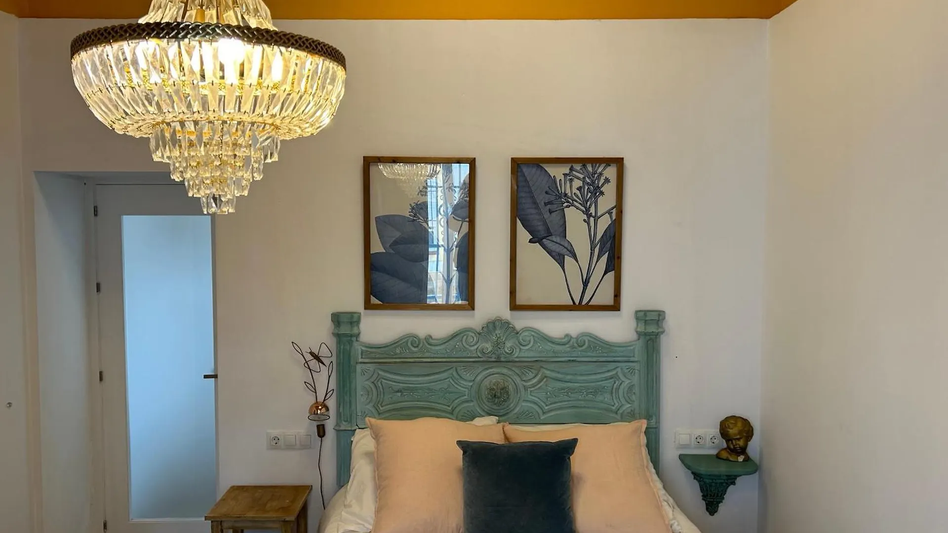4 Apartamentos Independientes En Casa Palacio contacts